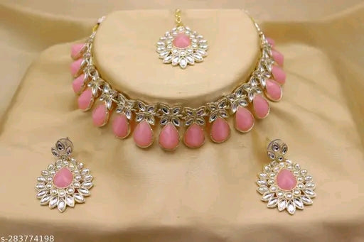 Elegant Gold-Plated Pearl Jewellery Set โ Necklace, Earrings & Maangtika