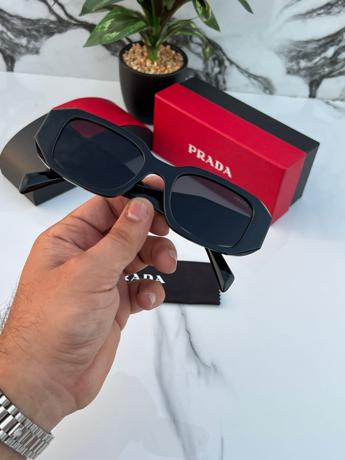 PRADA MILANO Premium Sunglasses – Stylish Elegance with Superior Comfort