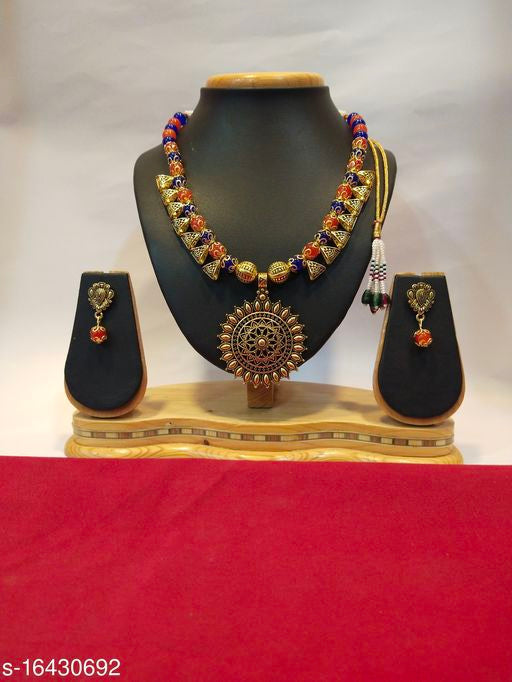 Sizzling Charming Women Necklaces & Chains