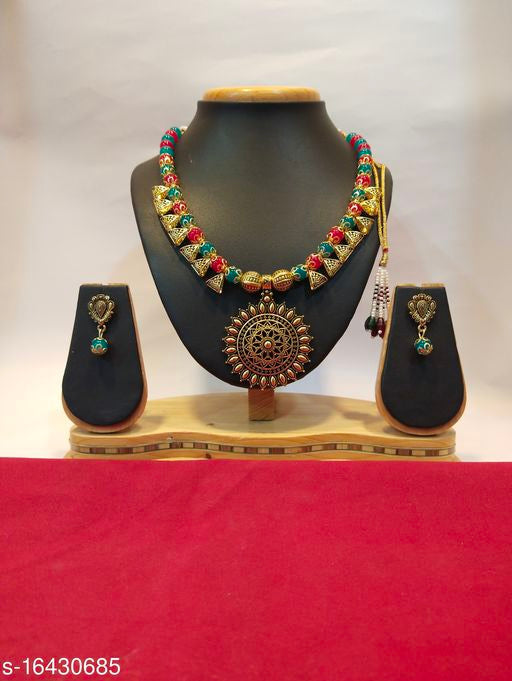 Sizzling Charming Women Necklaces & Chains
