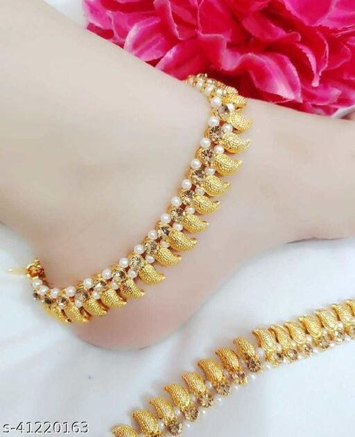 Twinkling Glittering Women Anklets & Toe Rings - Faritha