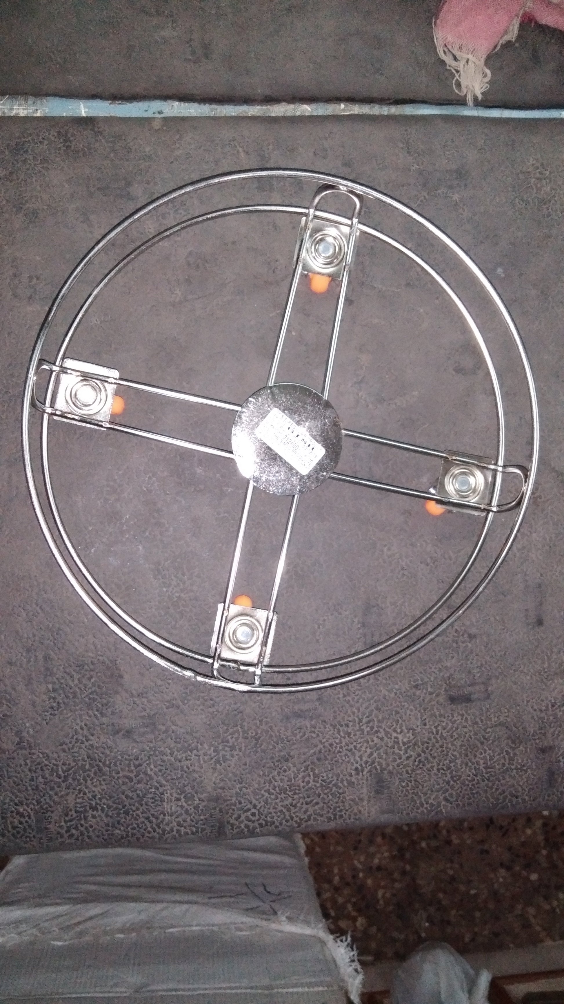 gas cylinder trolly with 4 wheels stainless steel  suit for all type of Gas Cylindere - Faritha