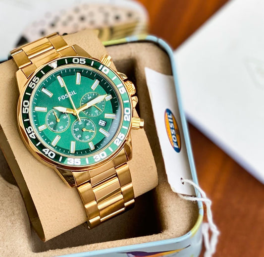 Fossil Bronson features a Green satin dial, chronograph movement and Two tone golden metal strap.