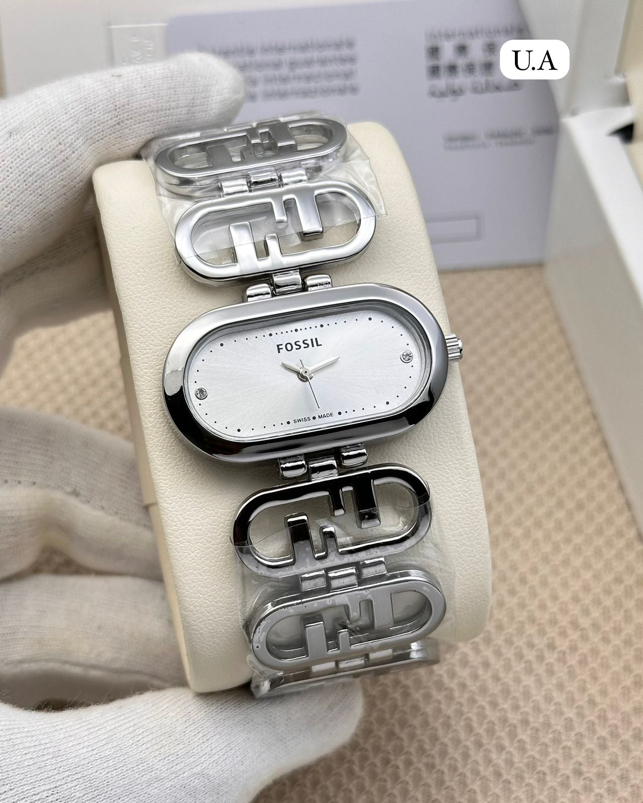A beautiful designed to FOSSIL. Ladies watch Silver1