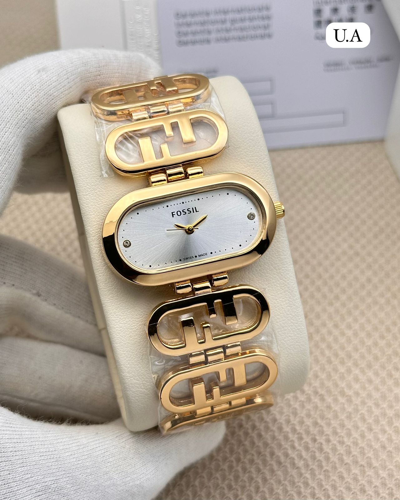 A beautiful designed to FOSSIL. Ladies watch Gold2