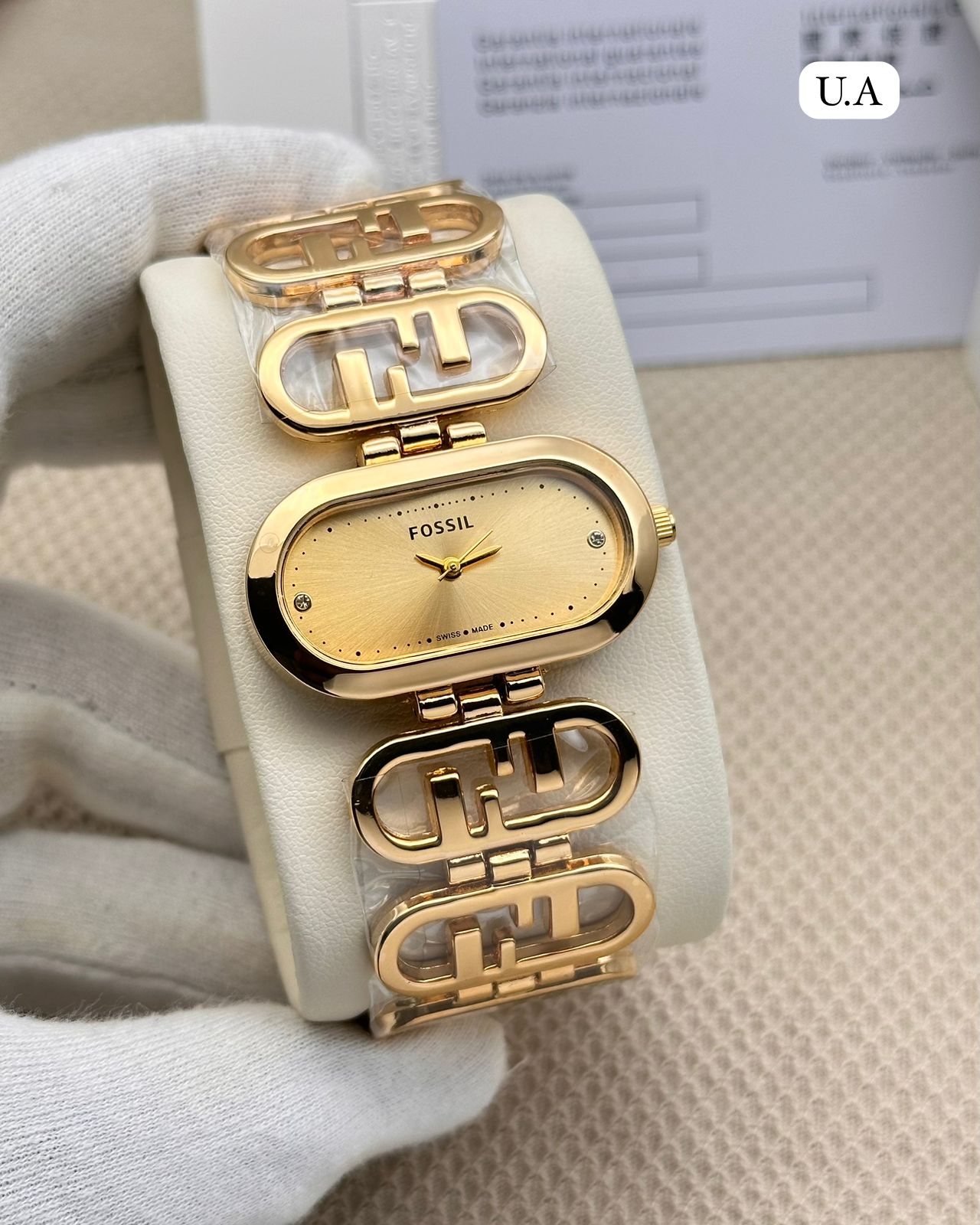 A beautiful designed to FOSSIL. Ladies watch Gold3