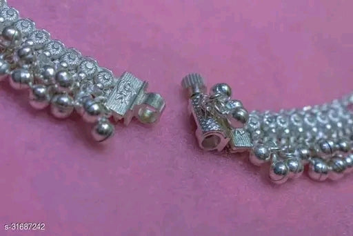 महिलाओं के लिए आकर्षक पायल और पैर की अंगूठियां - चांदी से मढ़ा पीतल और तांबा