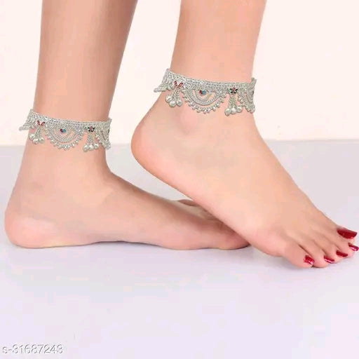 Shimmering Chunky Women’s Silver-Plated Anklets & Toe Rings Set