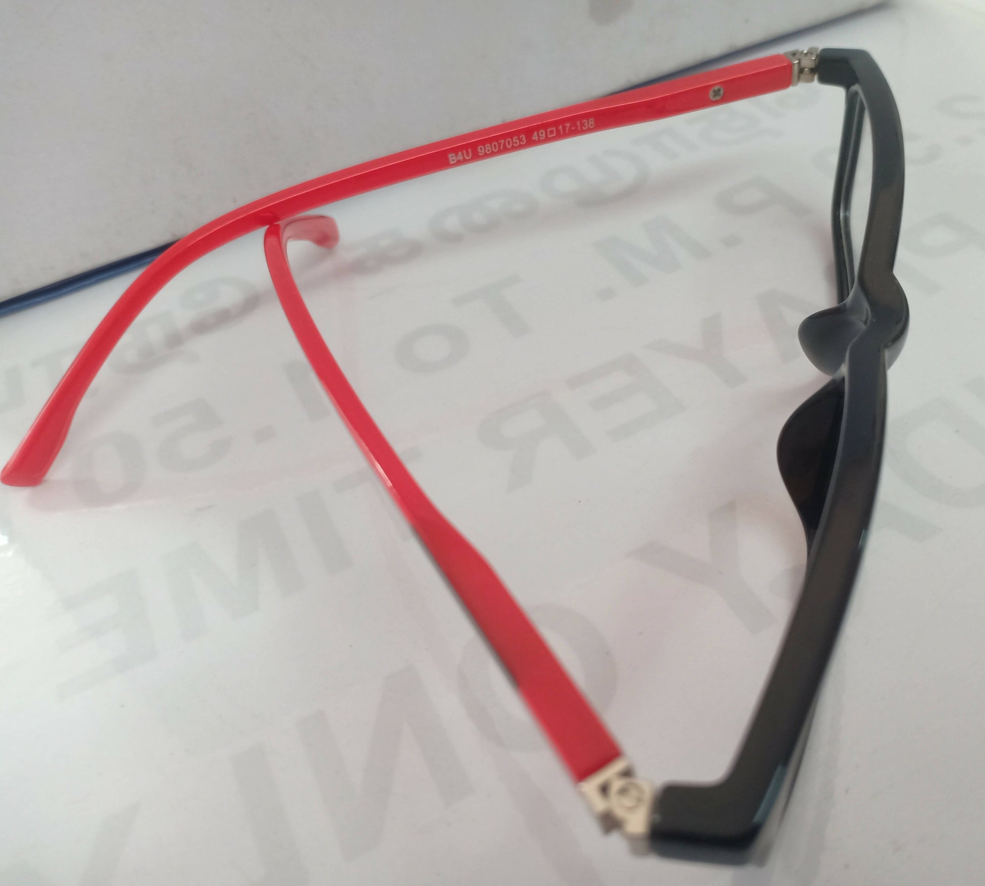 Red and black fiber material frame - Faritha