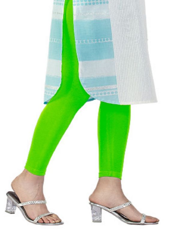 Green leggings hi-res stock photography and images - Page 2 - Alamy