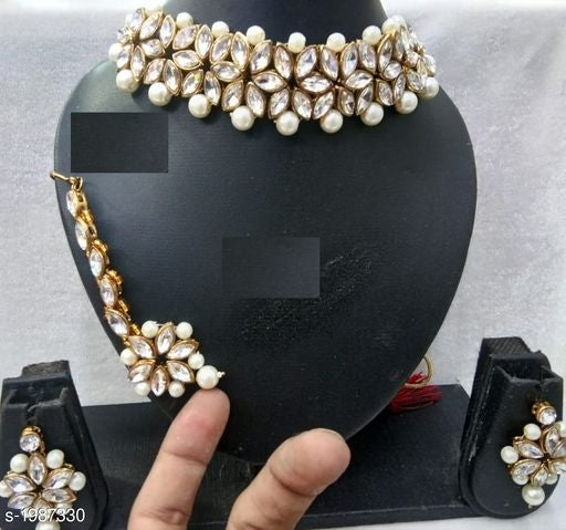 Women Kundan and Jewellery Set